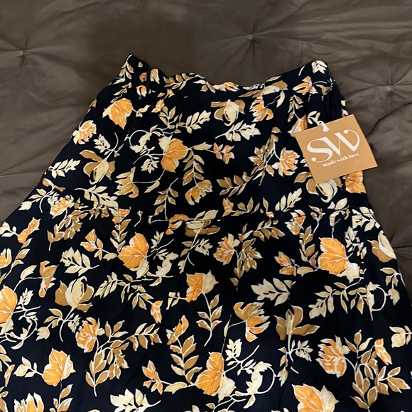 Beautiful piece skirt/off shoulder top, never worn. - Picture 3 of 7